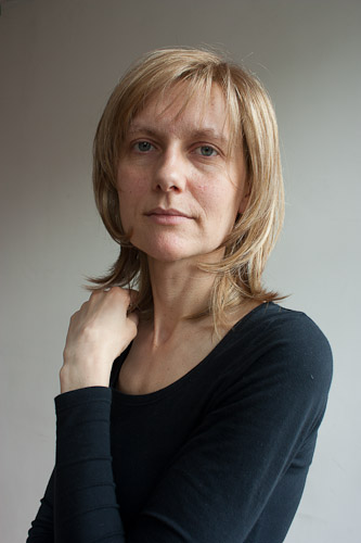 2011 Identity, Mette met pruik