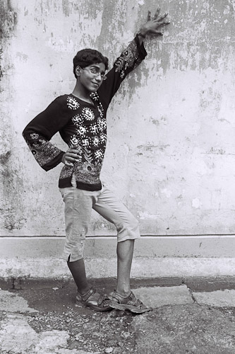 2003 Avishek - Jong en gay in India 1/4
